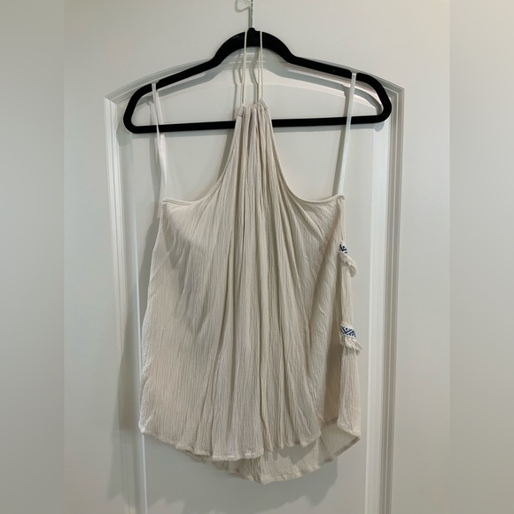 Alya Large Ruffle Top - Picture 2 of 4